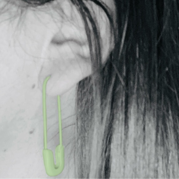 “Pastel Safety Pin” Green Diaper Pin Fastener Punk Kawaii Goth Punk Loop Earring - Picture 6 of 8